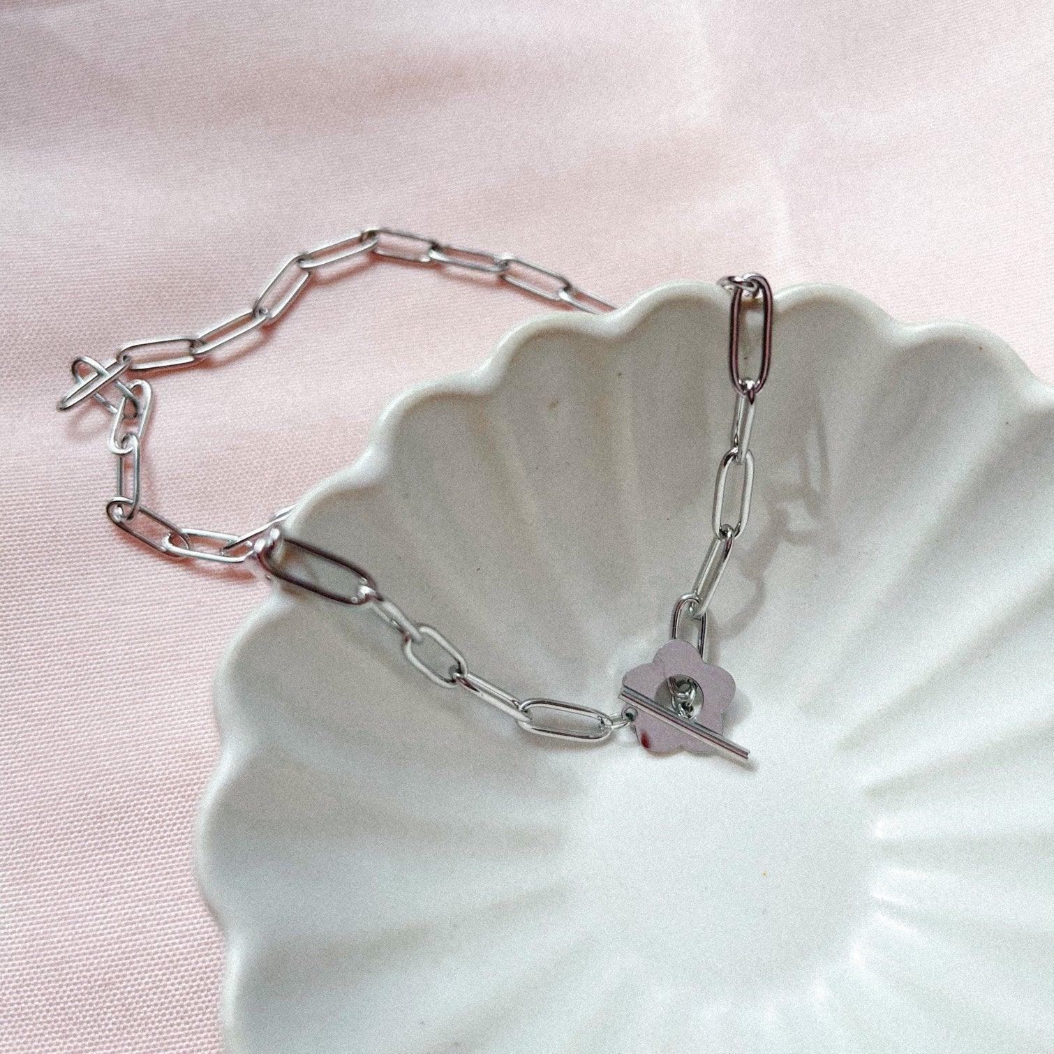 Daisy Chain Choker Necklace - Image 4