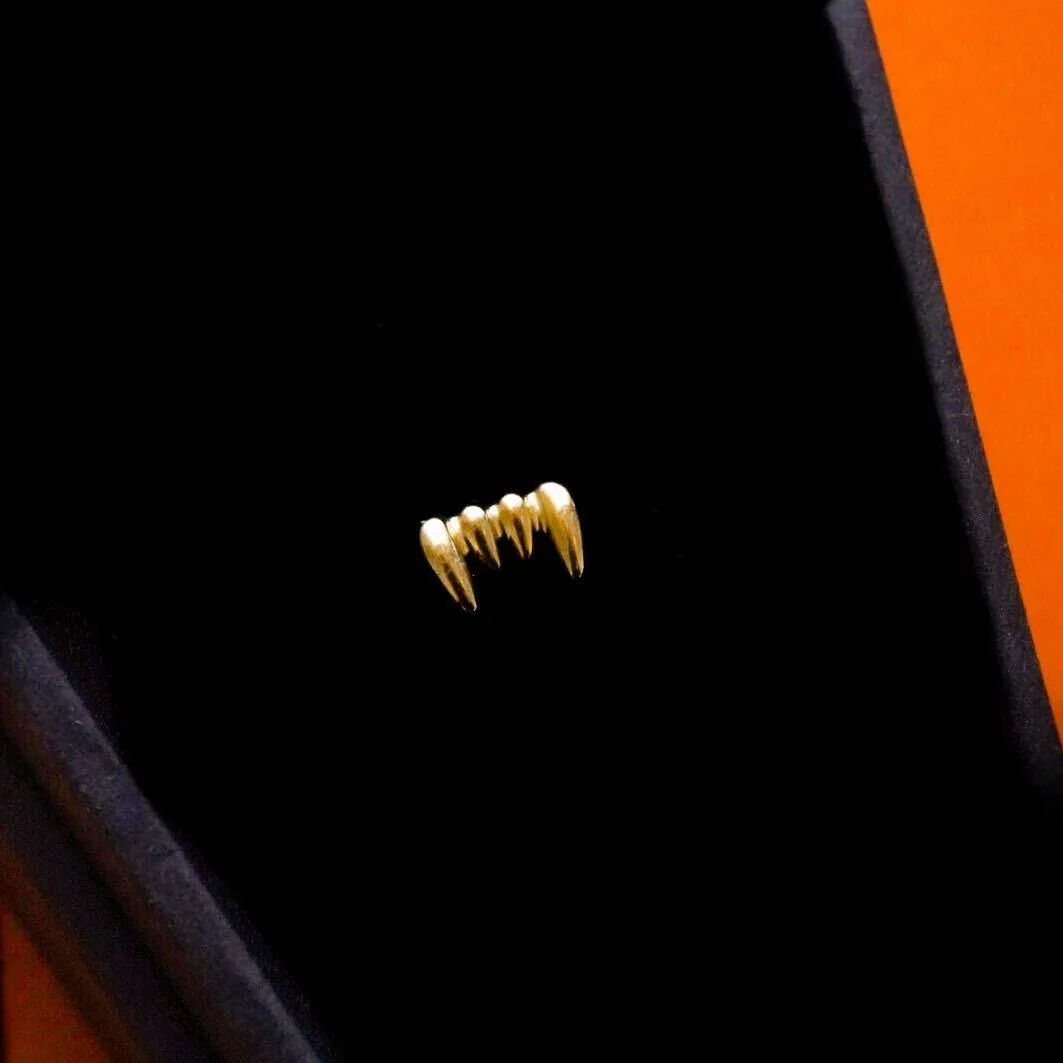 Fang Flat Back Stud - Image 4