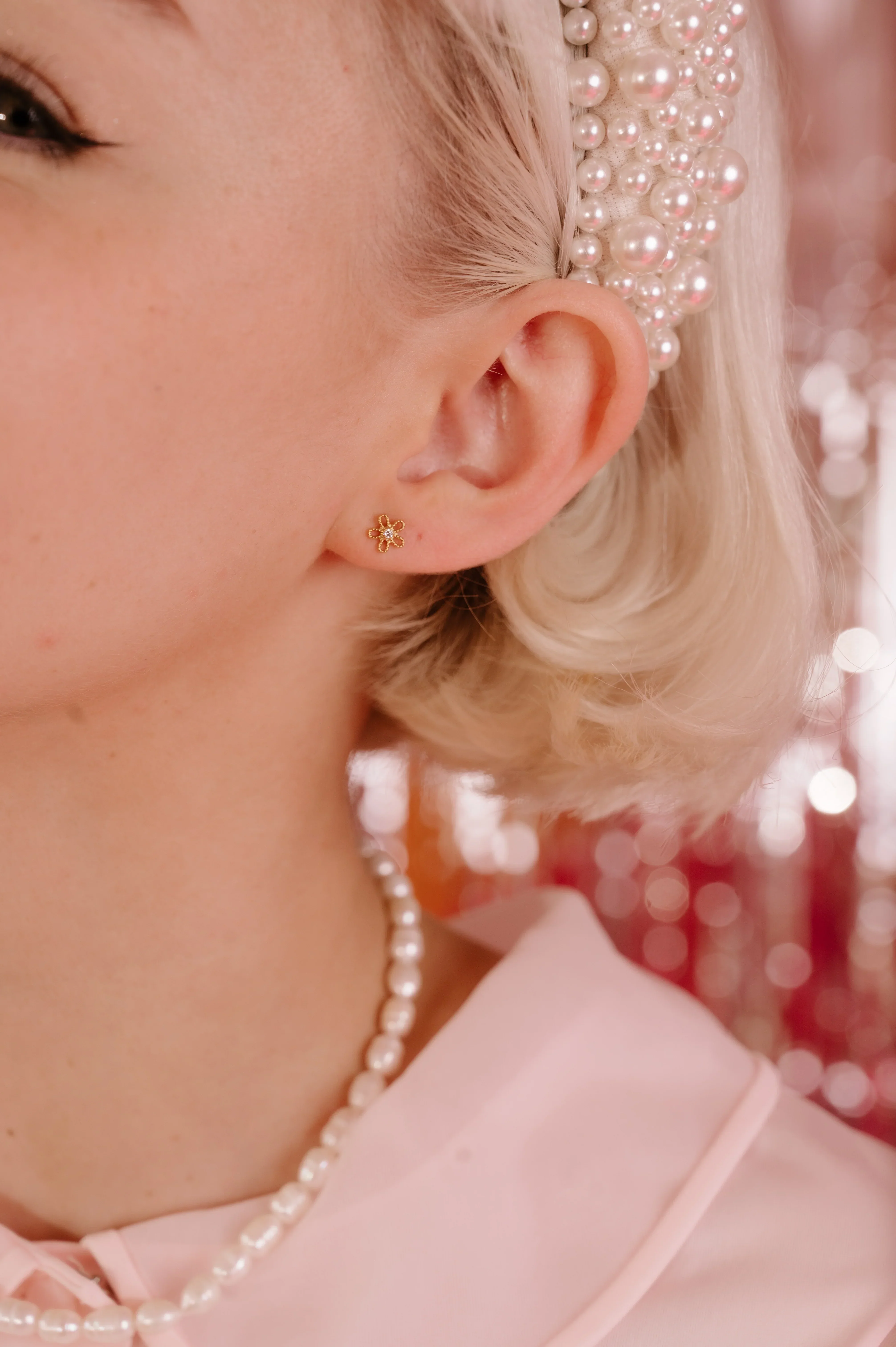 Frosted Daisy Flat Back Stud - Image 3