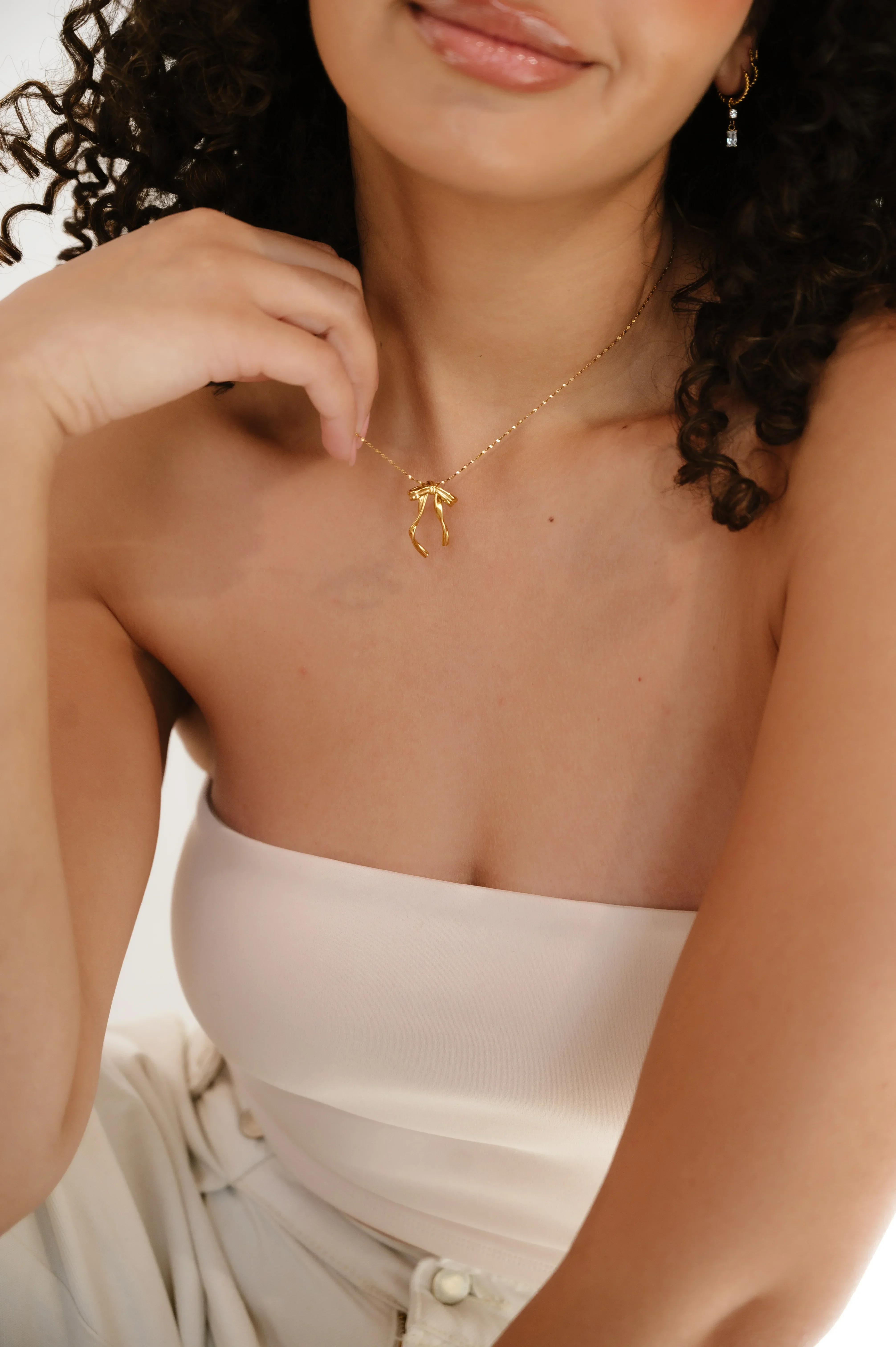 Jolie Ribbon Necklace - Image 4