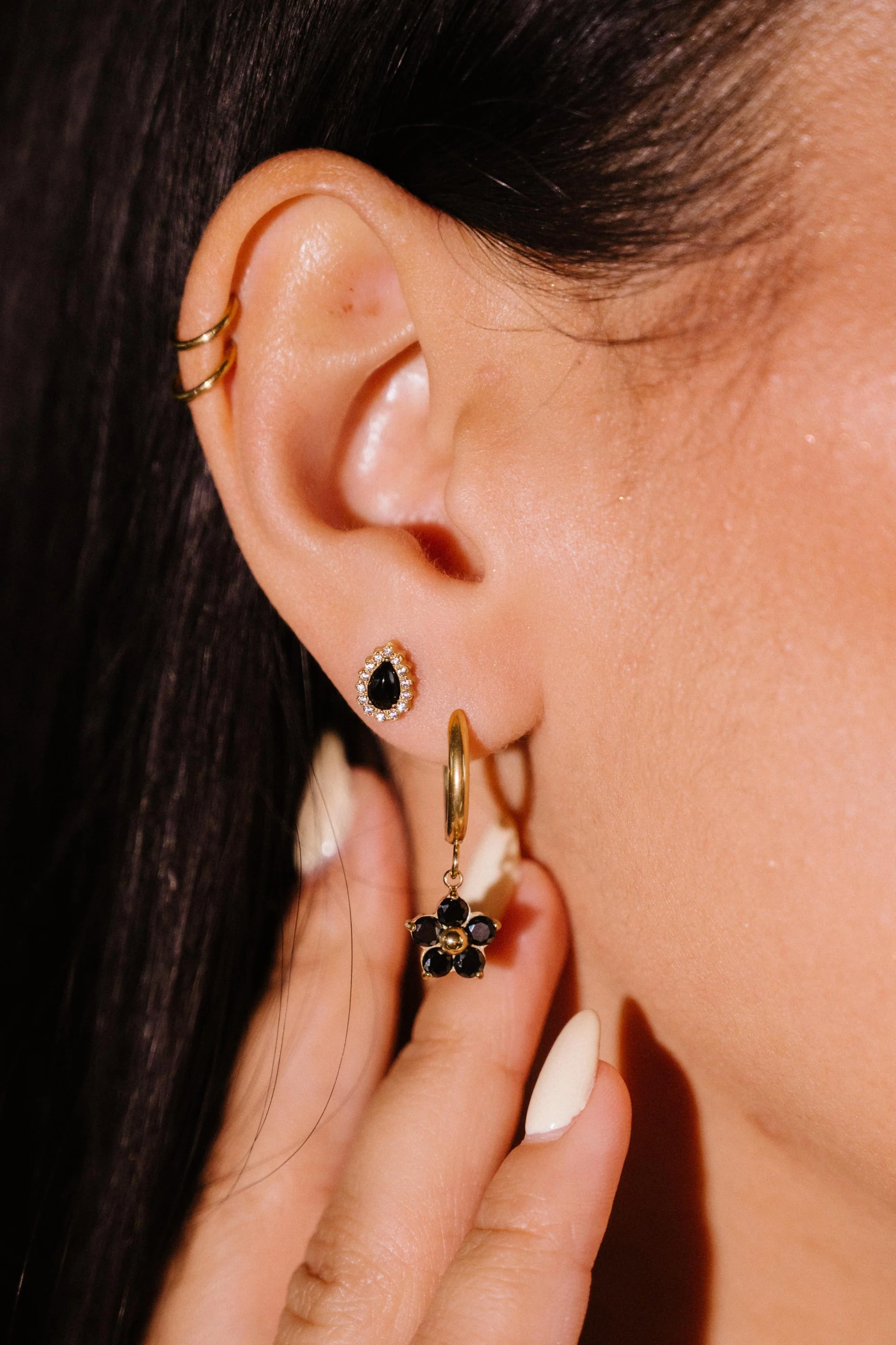 Onyx Halo Flat Back Stud - Image 2