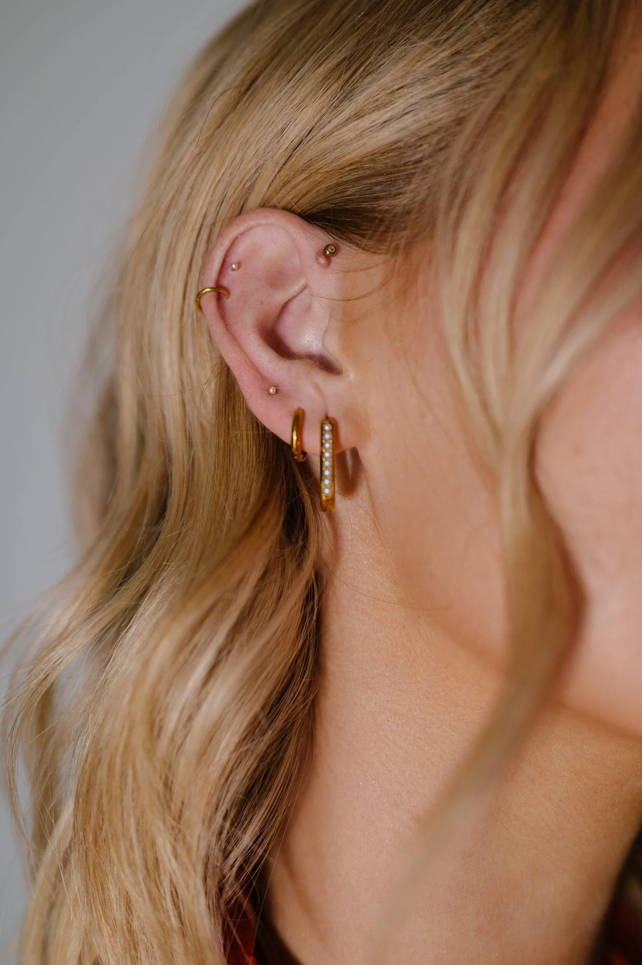 Micro Pearl Flat Back Stud - Image 4