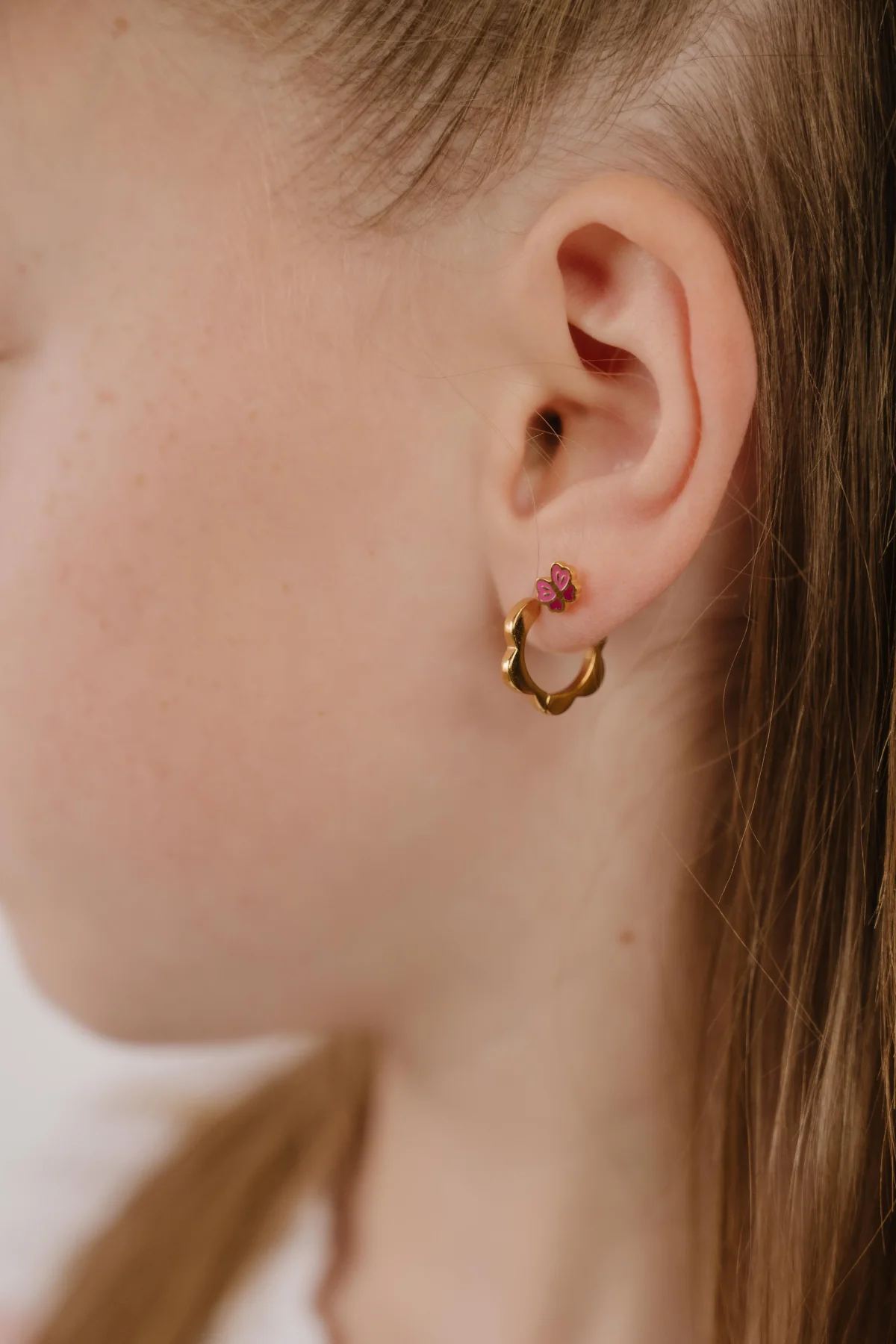 Scalloped Daisy Titanium Hoops - Image 2
