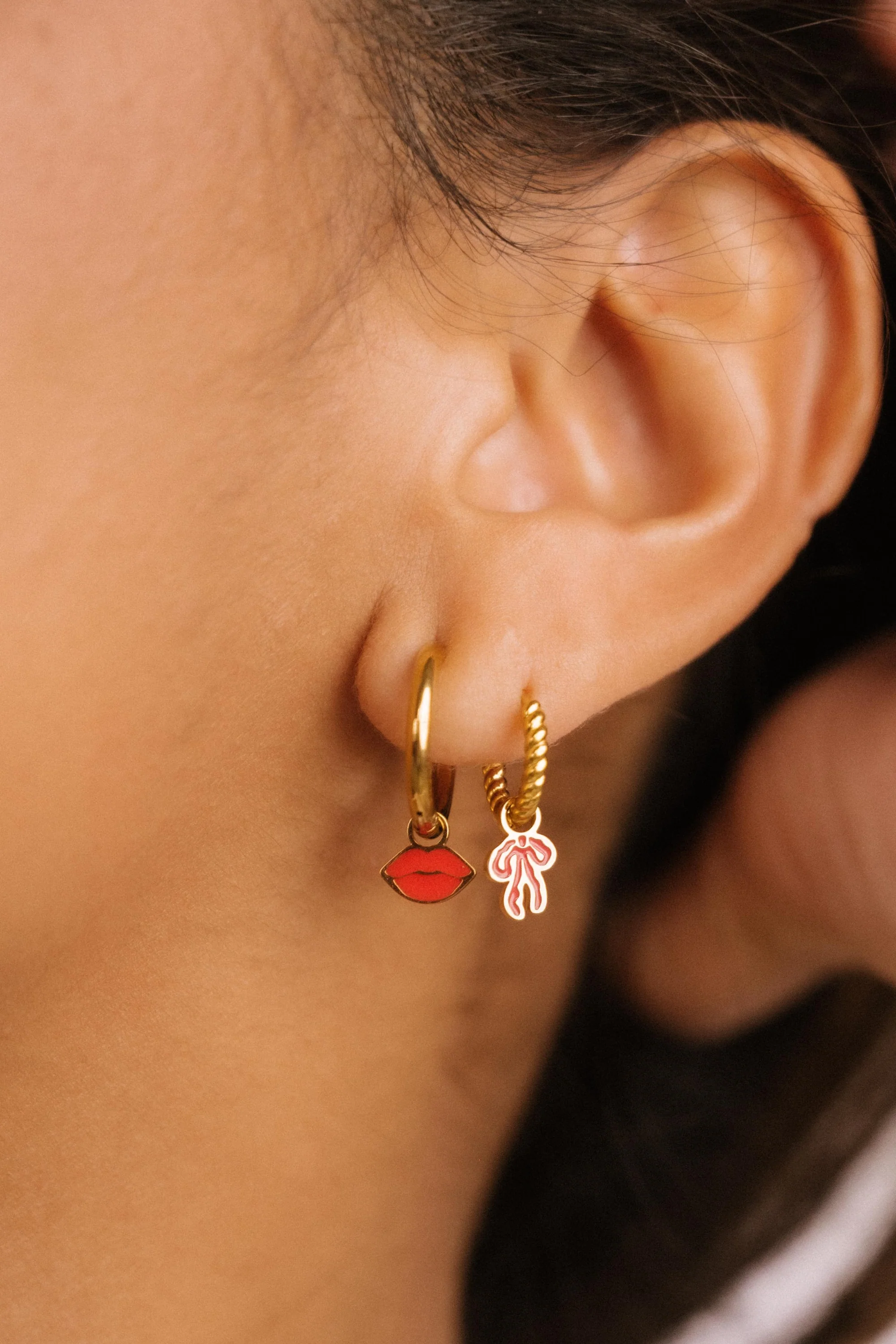 Scarlet Bow Enamel Hoop Charm - Image 2