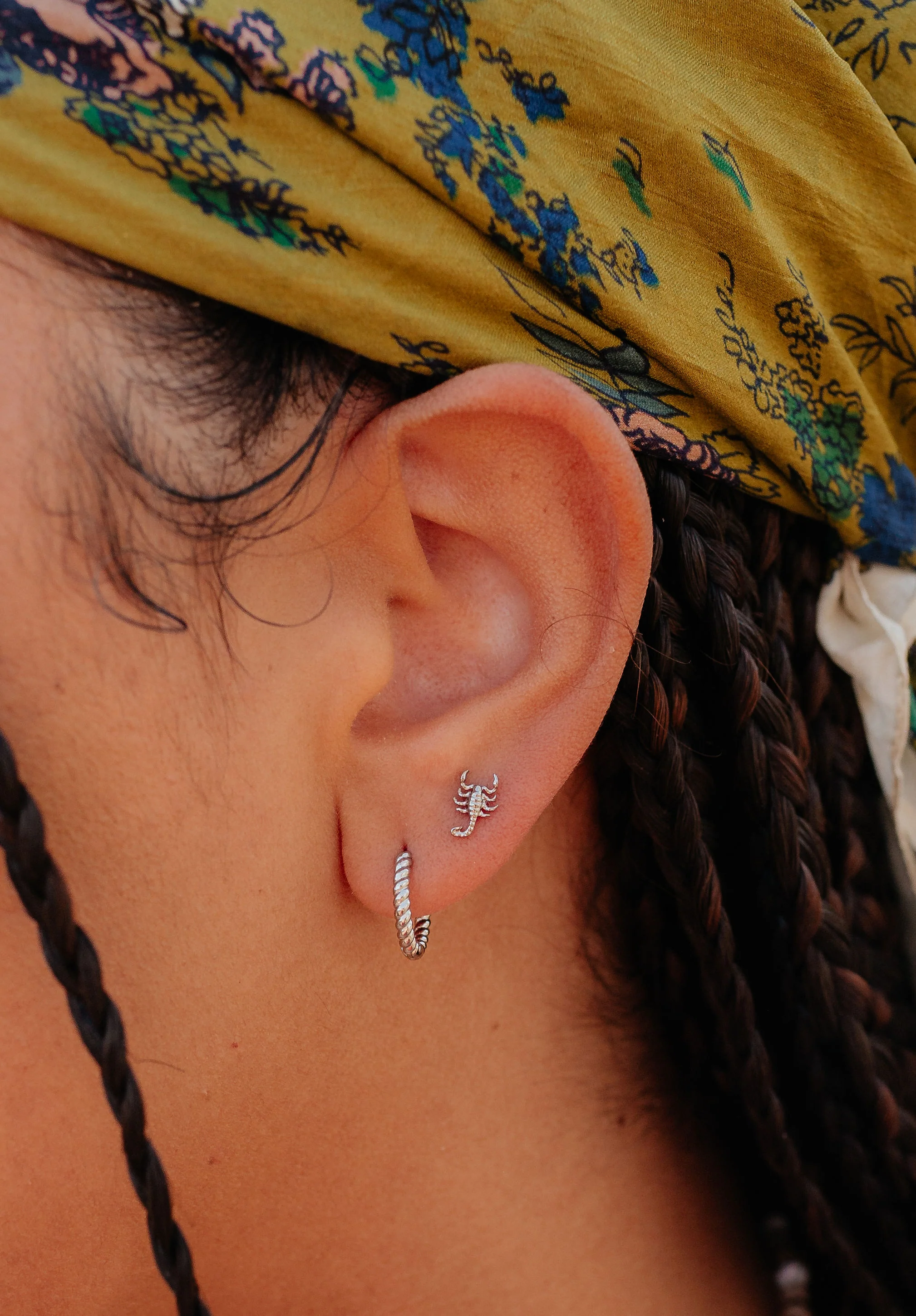 Scorpion Flat Back Stud - Image 7