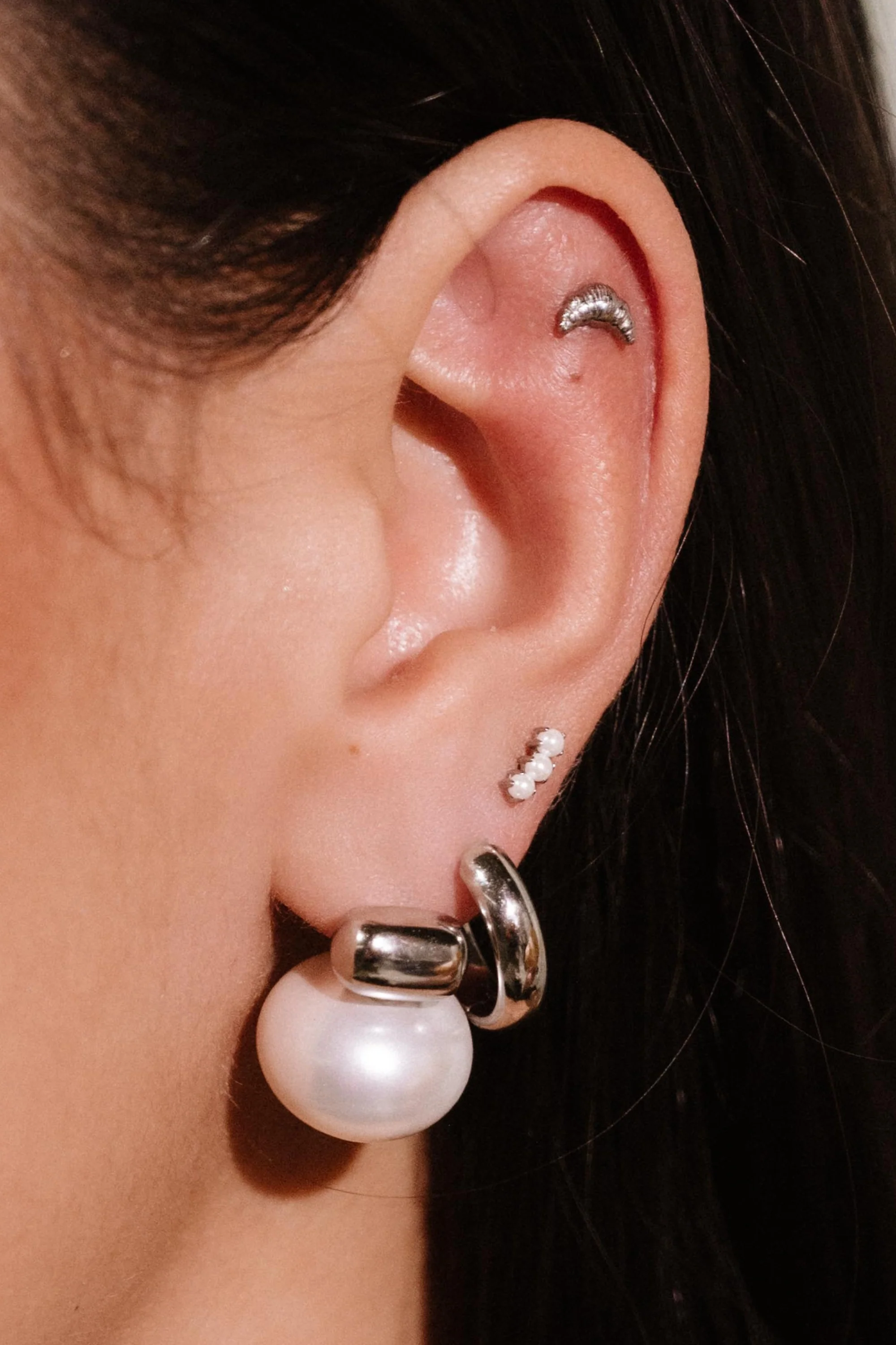 Selene Pearl Climber Flat Back Stud - Image 2