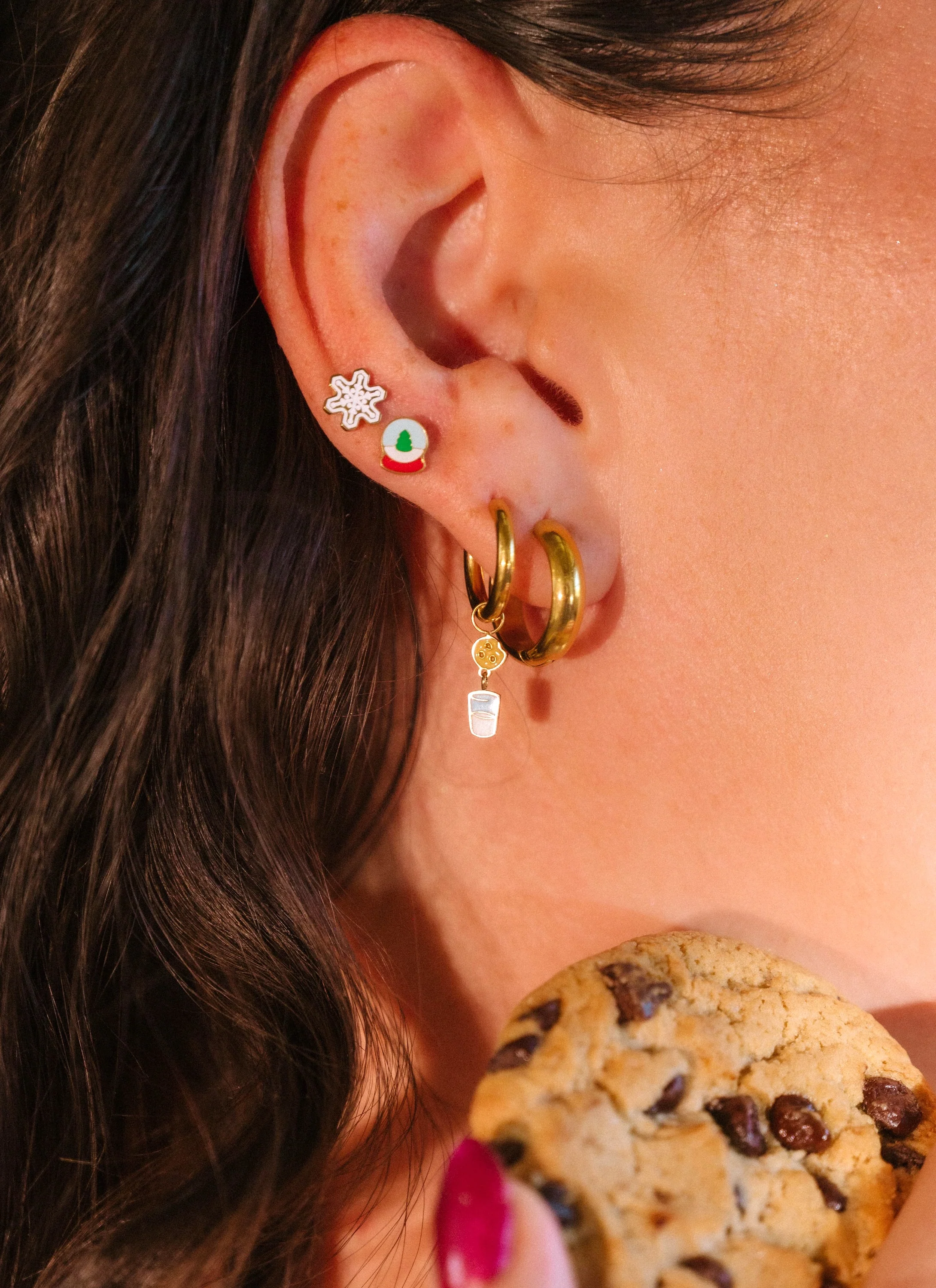 Snow Globe Enamel Flat Back Stud - Image 3