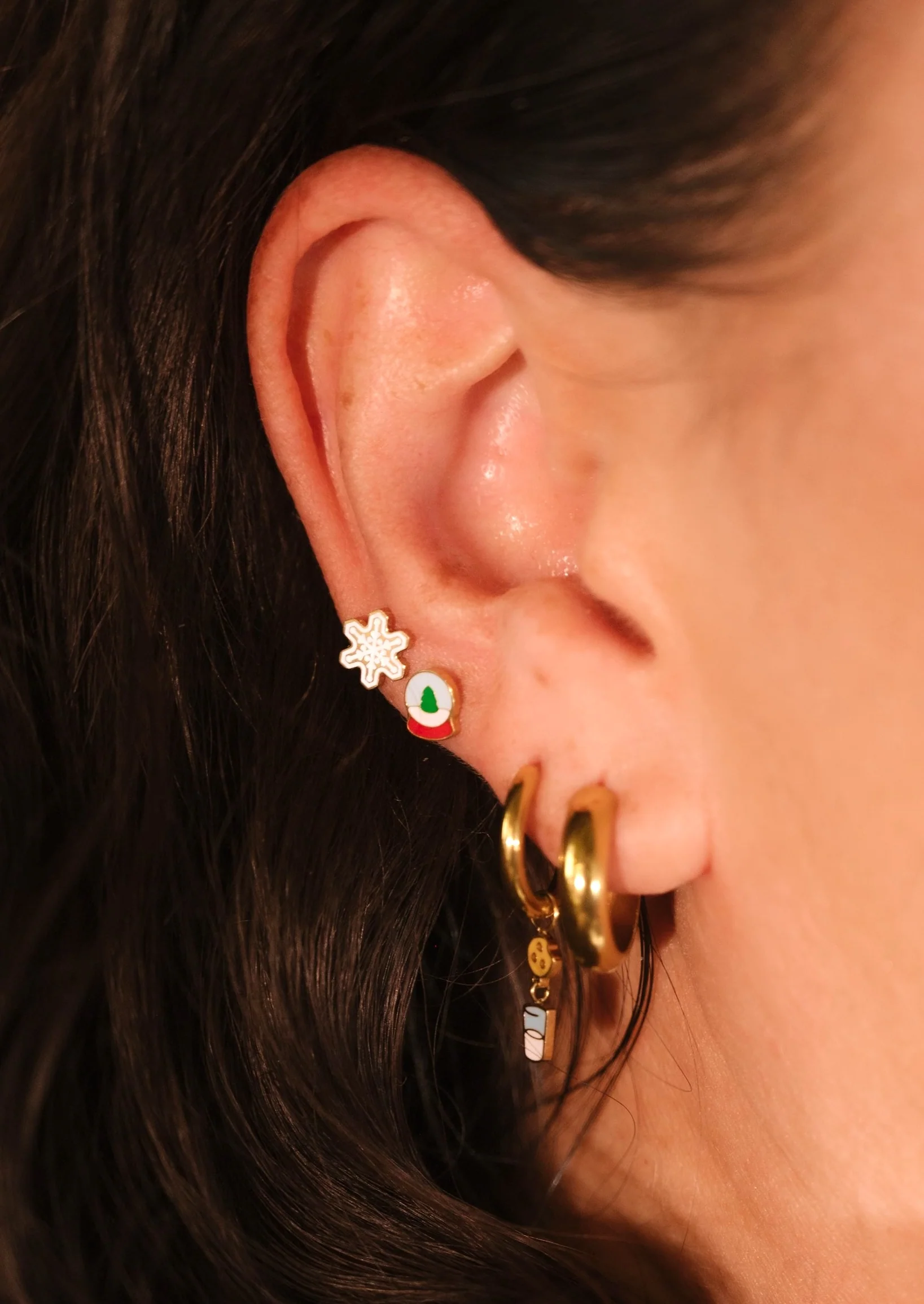Snow Globe Enamel Flat Back Stud - Image 4