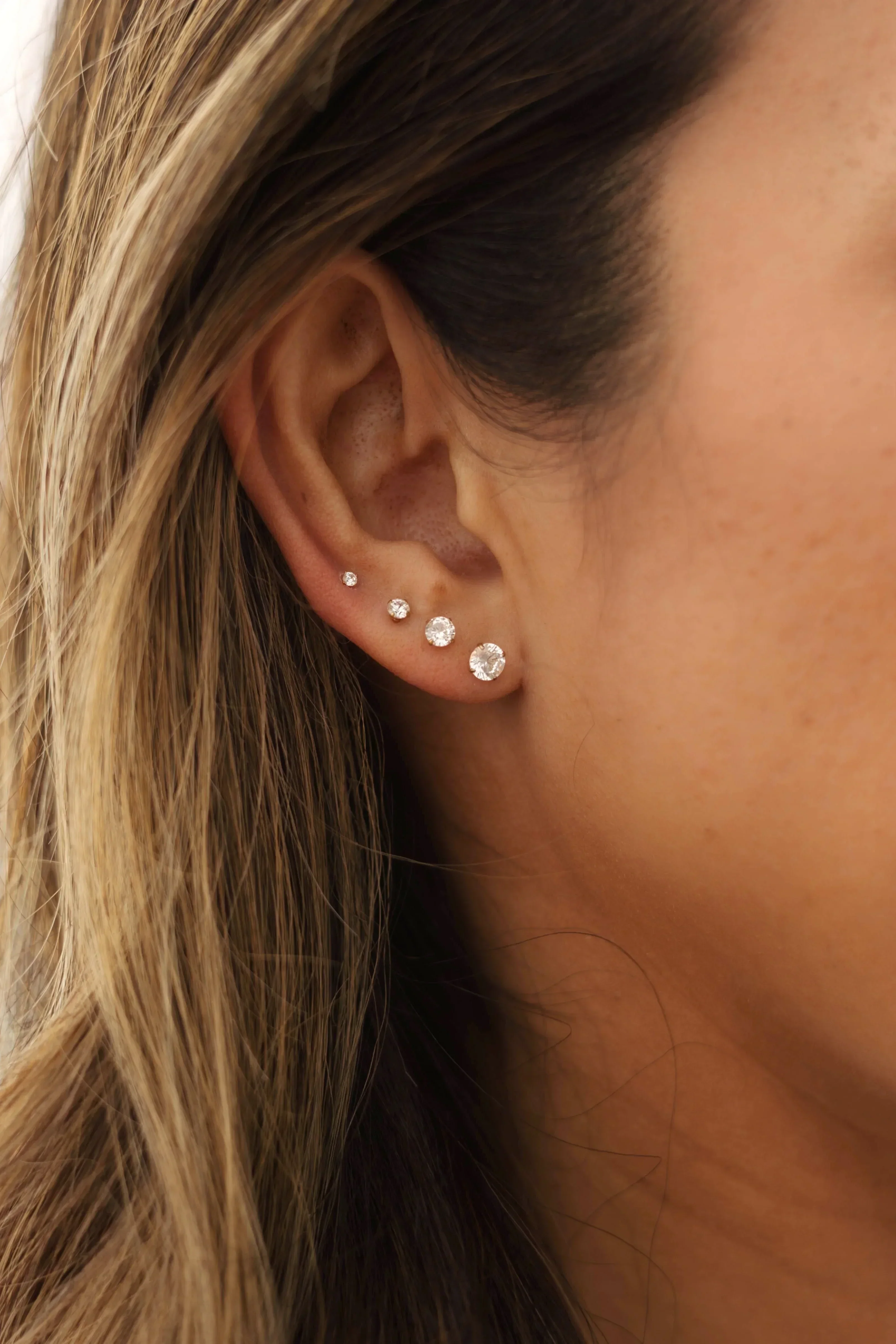 Solitaire 4mm Flat Back Stud - Image 3