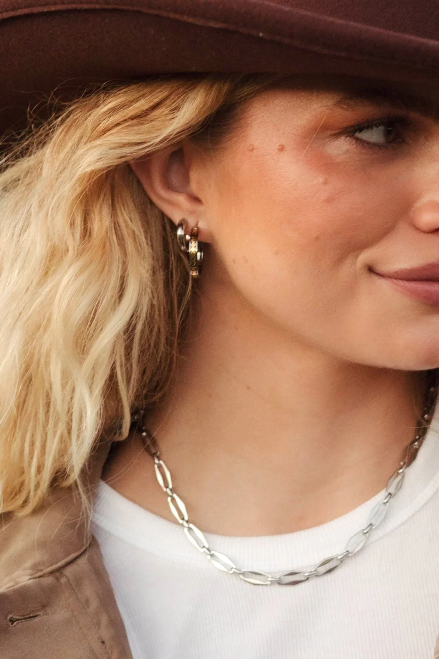Sundown Link Necklace - Image 5
