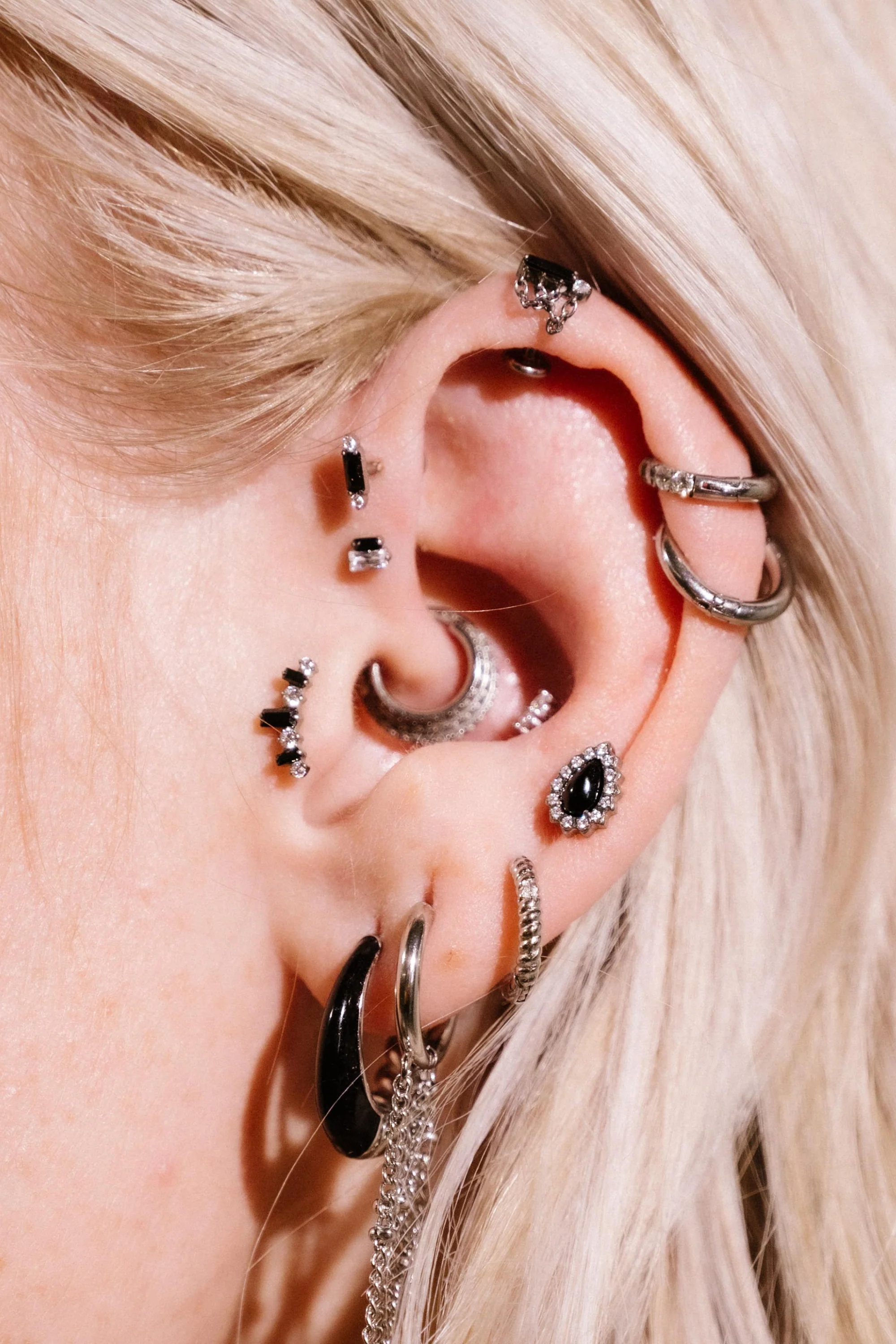 Tiara Flat Back Stud - Black Tie - Image 5